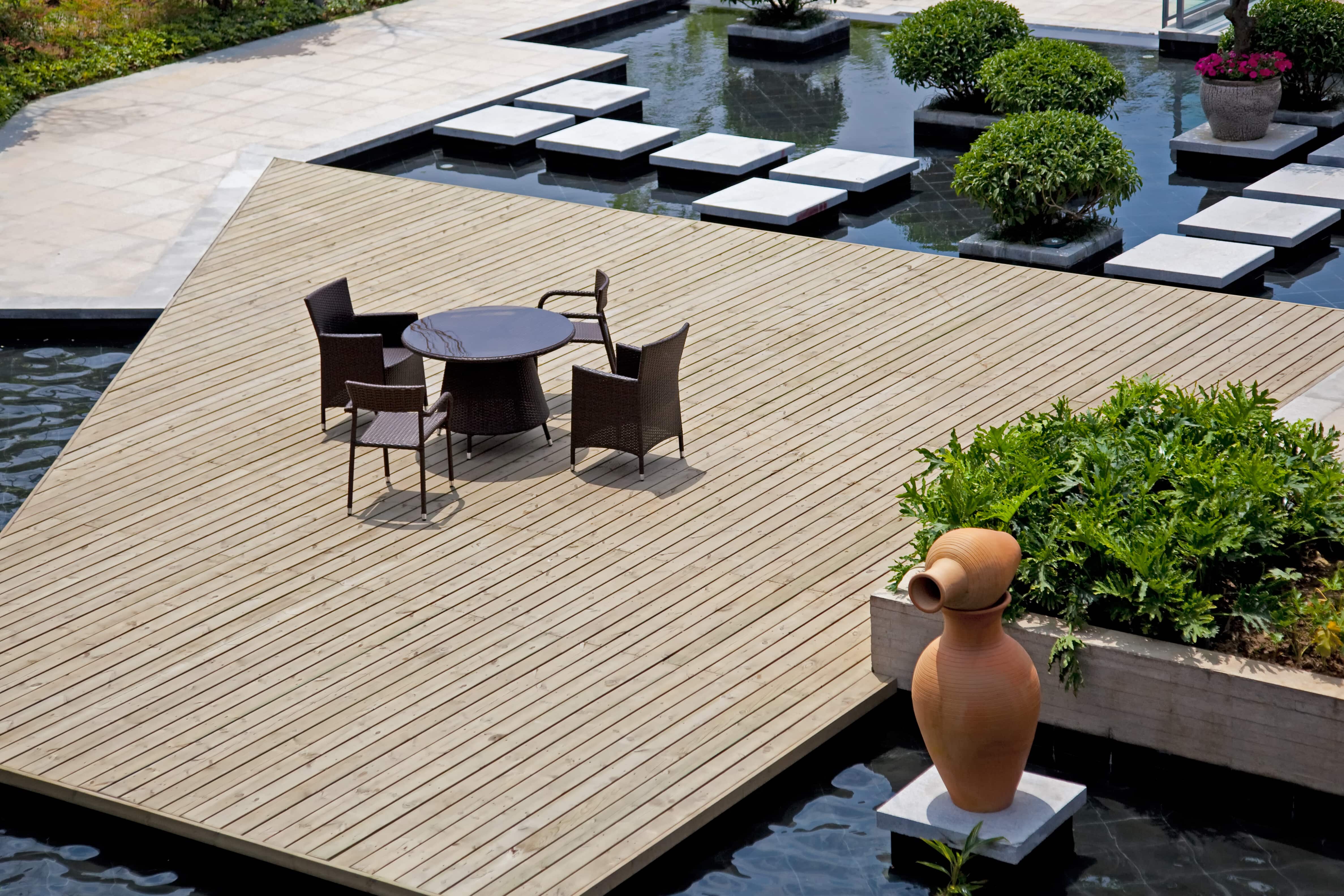 terras met pad in tegels